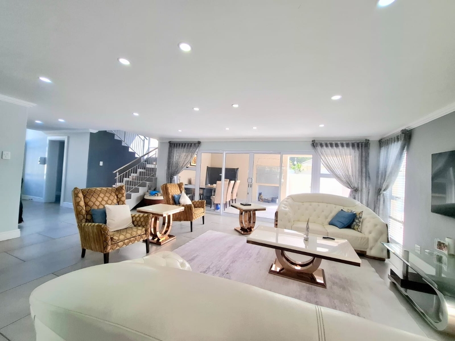 6 Bedroom Property for Sale in Beacon Bay Eastern Cape